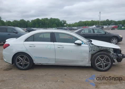 2020 Mercedes-Benz A 220 4Matic z USA, uszkodzony, nr VIN WDD3G4FB0LW036562